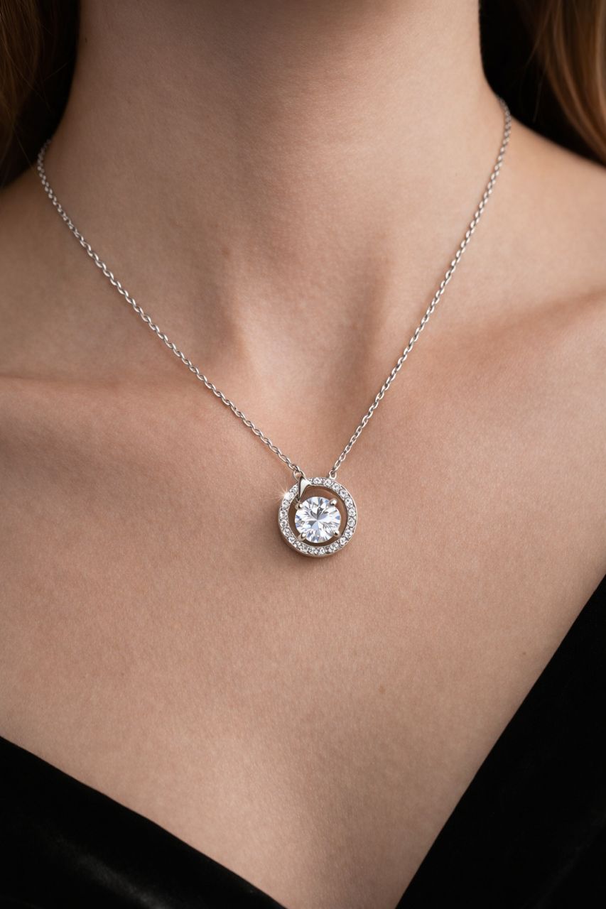 Solène Halo Necklace