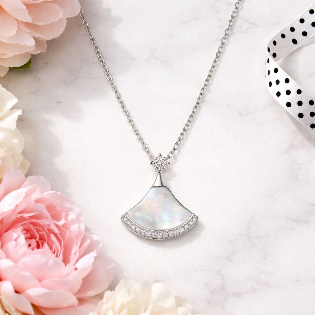 Lumière Fan Pendant